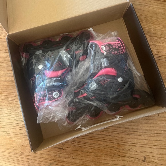 NIB Inline Skates (Sz 2-5) Roller blades - Picture 5 of 16